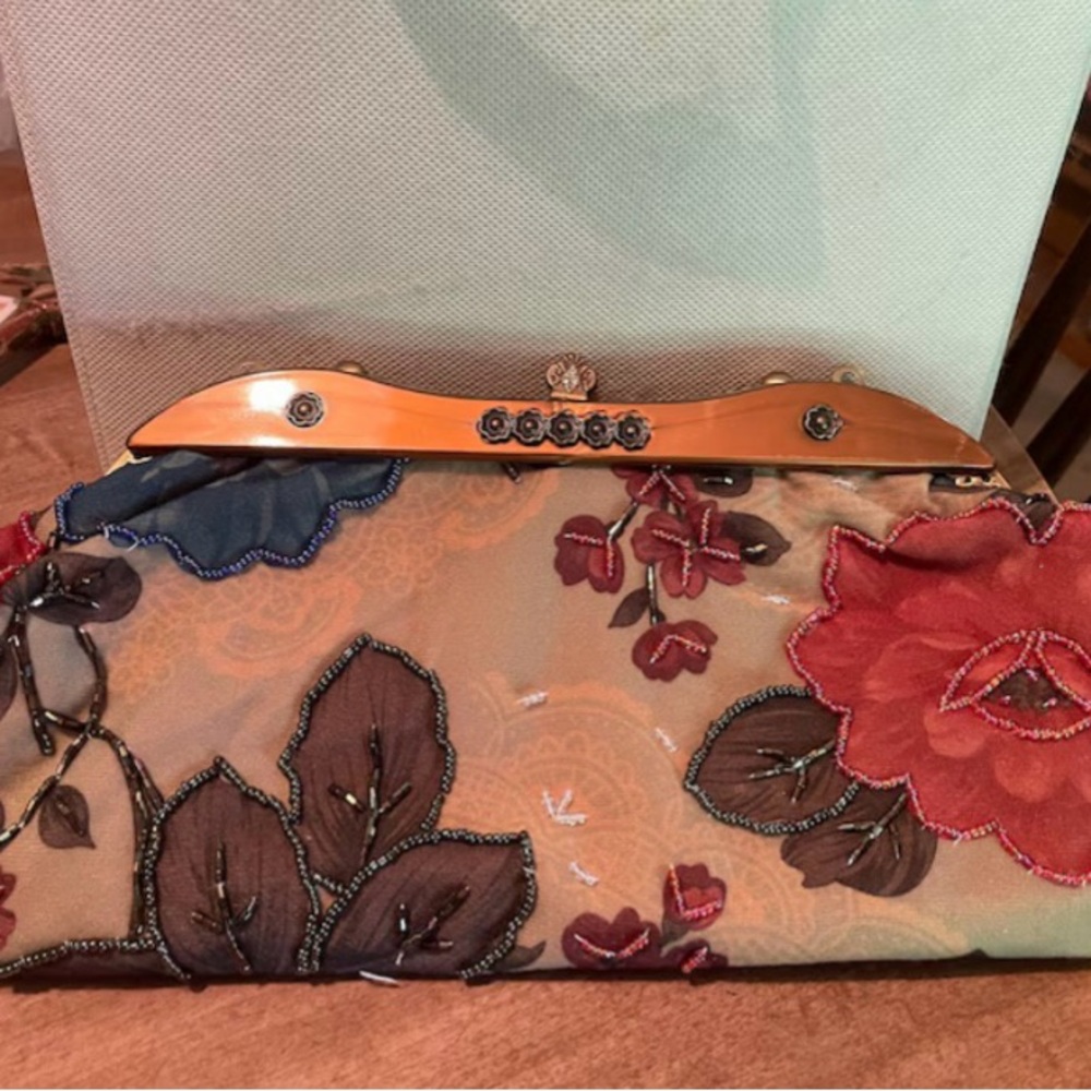 Floral Embroidered Vintage Clutch / Shoulder Bag